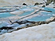 41 Lago del Vallone (2226 m) in disgelo